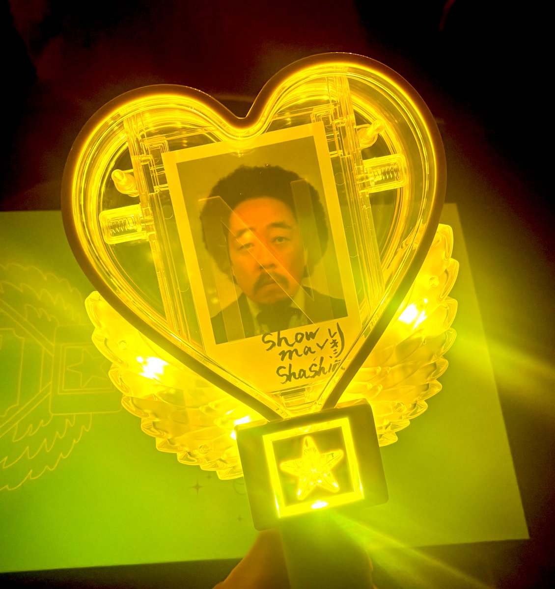 友達に誘ってもらって、ケンティーのライブに行ってきた！めっちゃめちゃ楽しかったー！めっちゃアイドルだった！！ファンのコール揃いすぎてえぐい笑
「俺以外の人を入れてもいい」って、海より広く深い懐で言ってくれたから、試しに推しのレキシさんを入れて稲穂色に光らせてみた。

#IDOLICの魔法