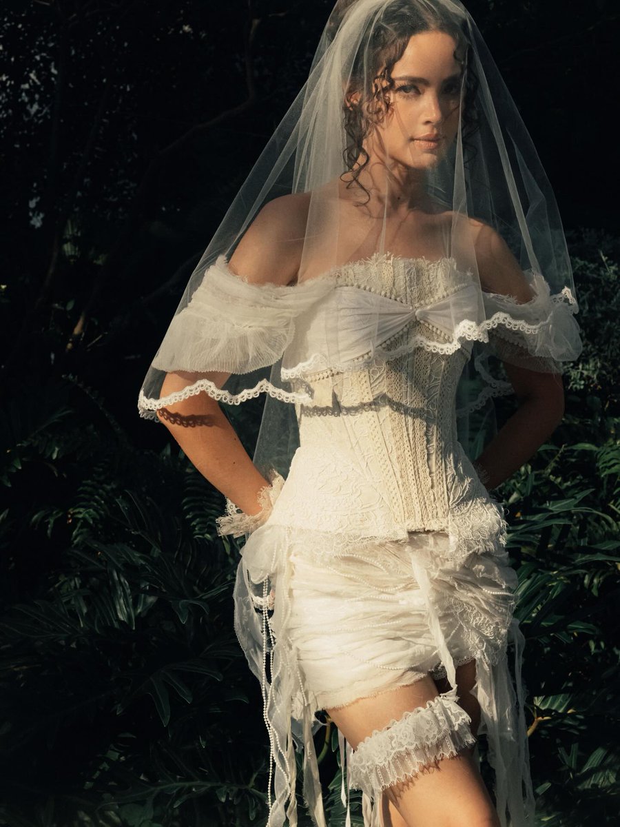 ameena_is_happy's tweet image. พี่ญ่าเหมือนนางเอกที่หลุดมาจากนิยายฝรั่งเล่มใดเล่มหนึ่งเลย คนบ้าอะไรวุ้ย โคตรสวย เซ็กซี่ แล้วก็น่ารักได้ในเวลาเดียวกัน