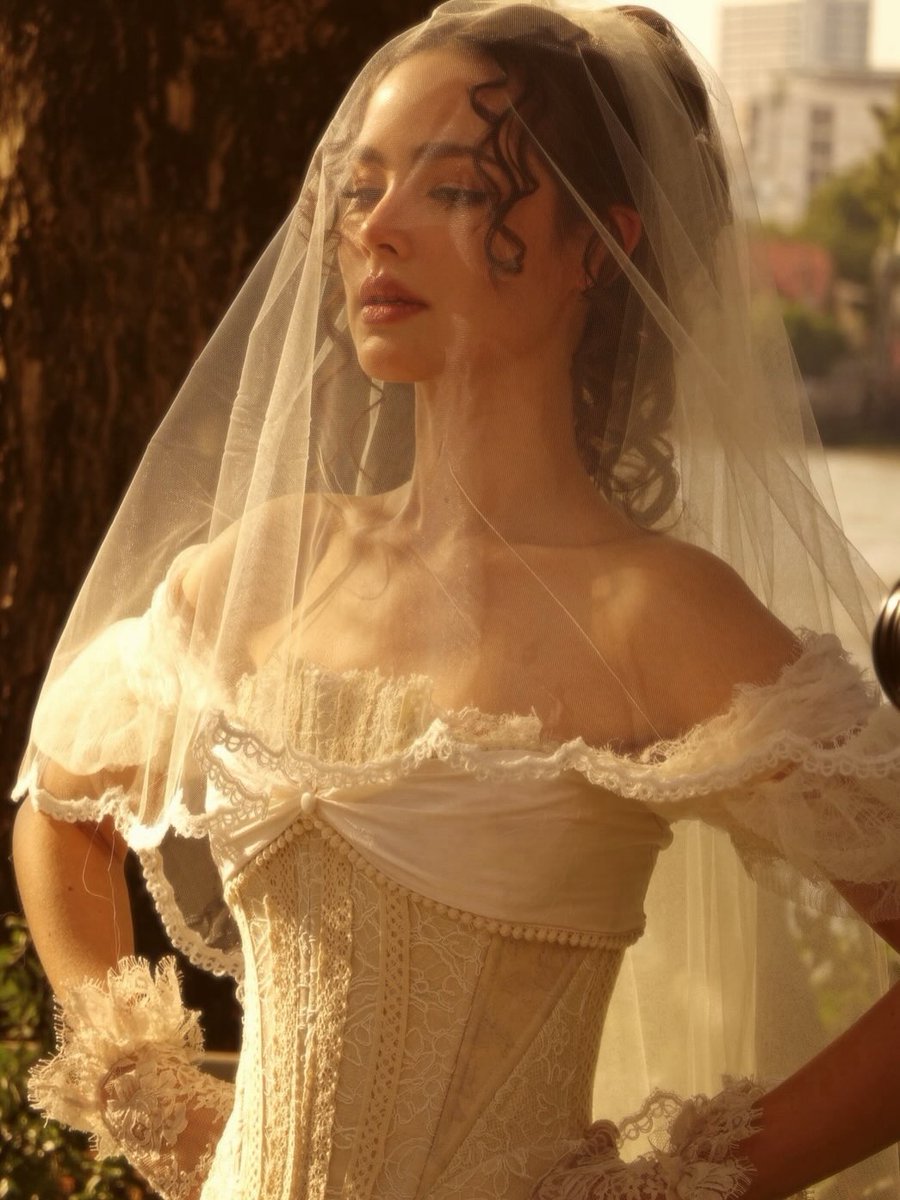 ameena_is_happy's tweet image. พี่ญ่าเหมือนนางเอกที่หลุดมาจากนิยายฝรั่งเล่มใดเล่มหนึ่งเลย คนบ้าอะไรวุ้ย โคตรสวย เซ็กซี่ แล้วก็น่ารักได้ในเวลาเดียวกัน