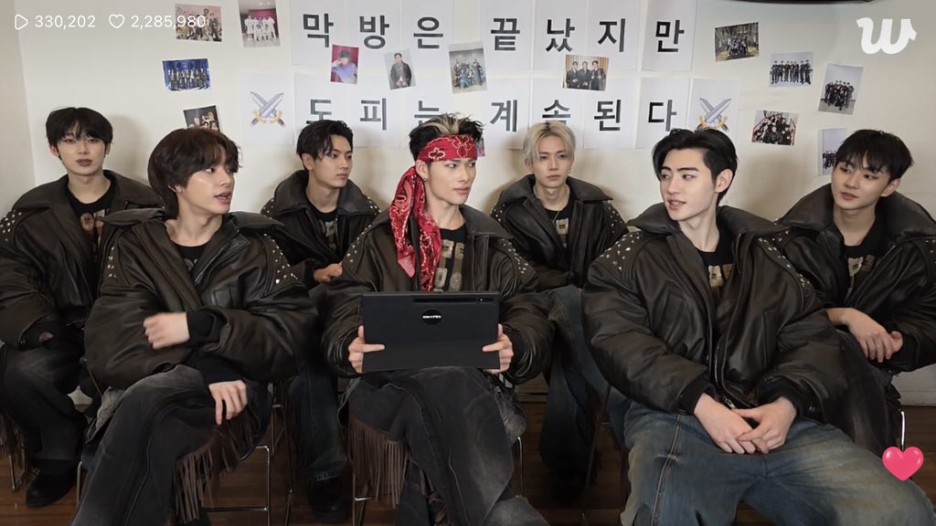 jeunbiu's tweet image. พี่ฮุนคอเคล็ดไปหมดแล้วมั้ง