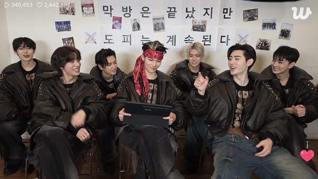 jeunbiu's tweet image. พี่ฮุนคอเคล็ดไปหมดแล้วมั้ง