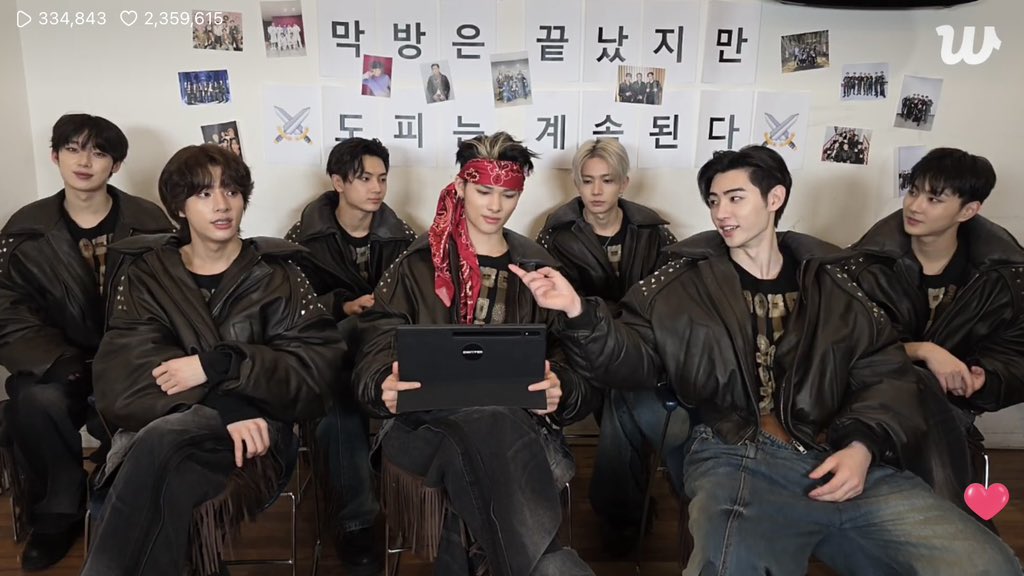 jeunbiu's tweet image. พี่ฮุนคอเคล็ดไปหมดแล้วมั้ง