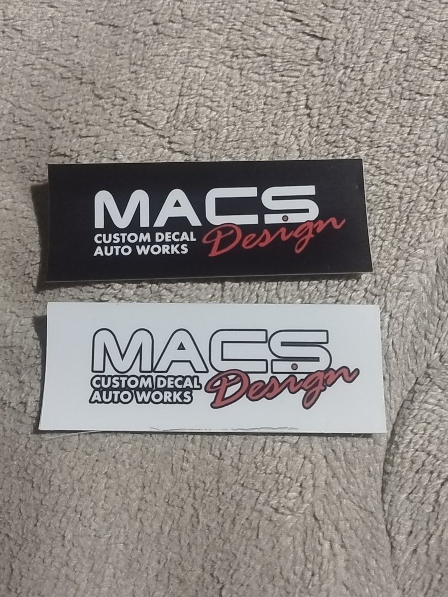 ダーツ祭り２０２５の時にクジでGETした私がダーツ専用鞄にしているＭACSdesignさん✨
プレイ中のダーツホルダーとネックストラップ
ＭＡＣＳステッカー

カードが狙えたけども鞄がとにかく欲しかったので前回は断念しました🫣

次回はカードとジッポが欲しい🫡