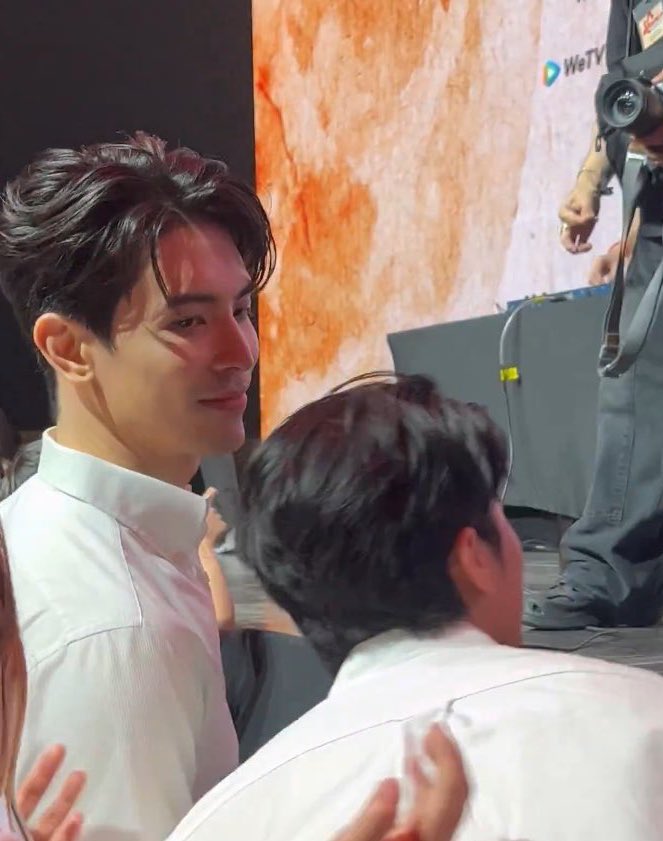 nadoji2001's tweet image. ความรักมันไม่ควรมีสามคน