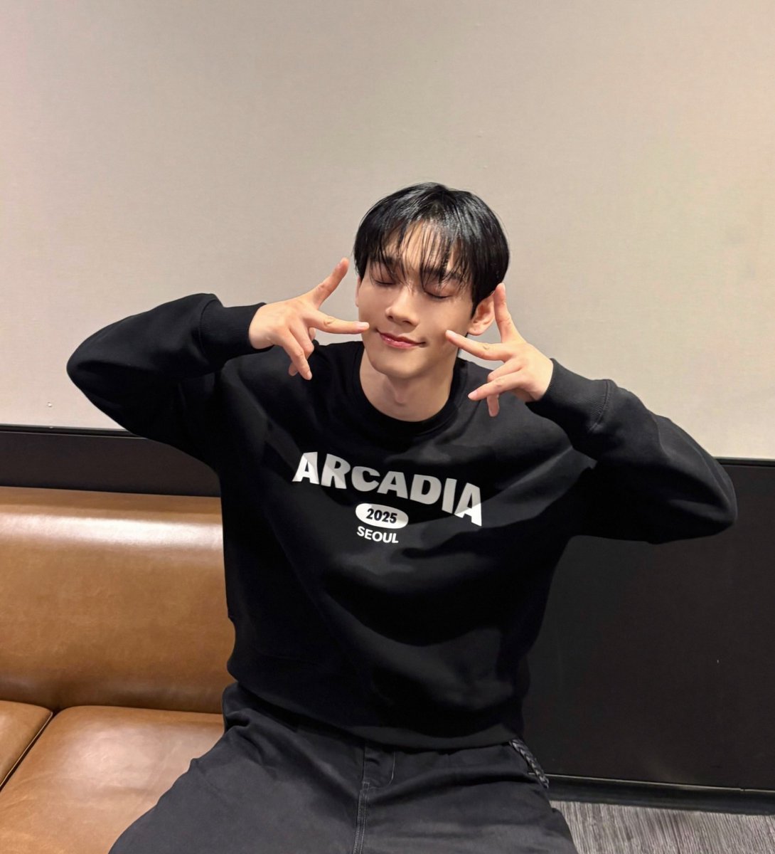 knockknock0408's tweet image. CHEN - inb100_official ins

♡ʾʾ ≽^-⩊-^≼ ⋰˚✩