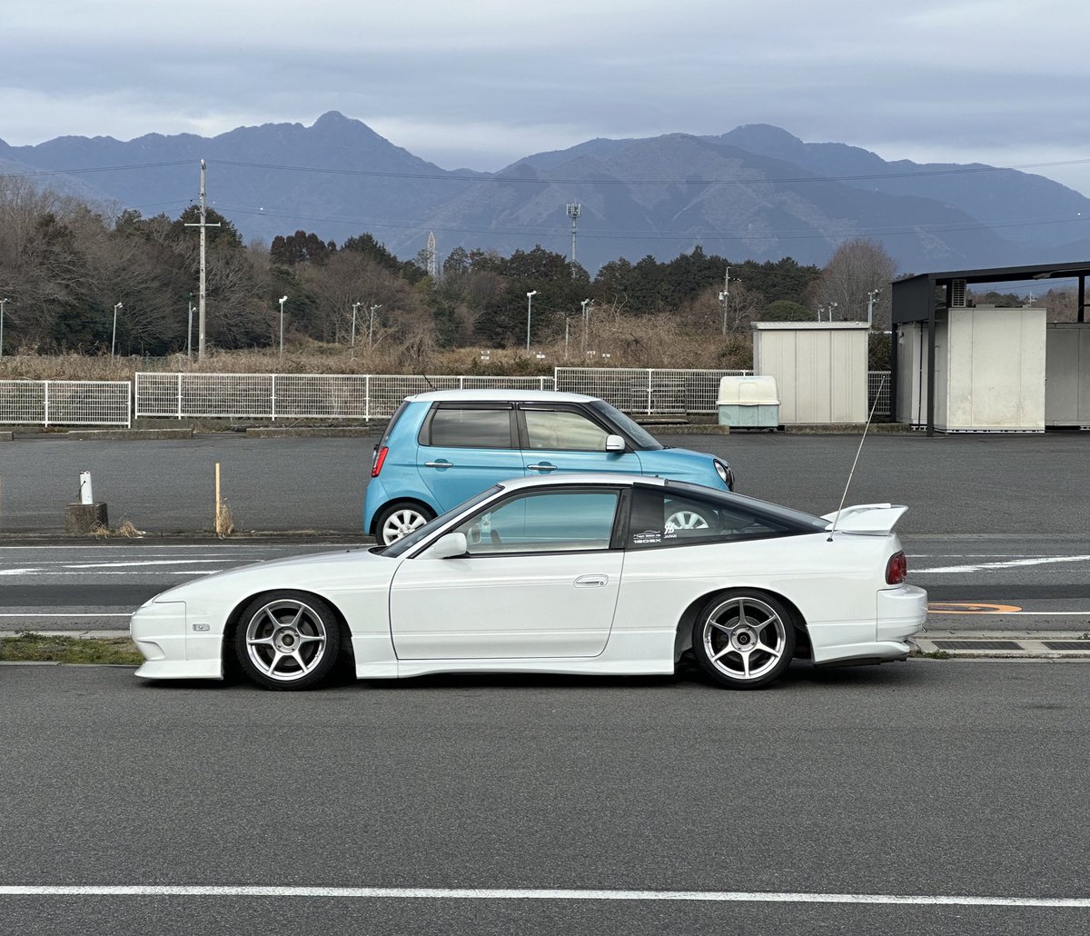 6_1pf's tweet photo. P1レーシング　ポリッシュ
諸事情で手放すかもしれません。

サイズ　4h 114.3 7.5J+22と8.5J+27
タイヤ付き　2本ずつ

手放すことが確���したら、多分相場くらいからヤフオク流すか、Twitterで探すか、すると思いますのでまたツイートします。
今の時点で相場ちょい+くらいで欲しい方いたりしますか？ https://t.co/H411RLQRWB