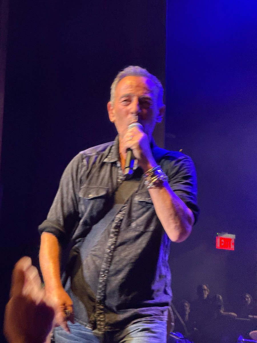 PaulApp0505's tweet photo. ⬇️⬇️❤️❤️❤️❤️❤️
Buongiorno Davide. Have a great day my BB ❤️🎧❤️🎤❤️🎵❤️🎶❤️🎼❤️🎻❤️🎺❤️🎹❤️🎷❤️🥁❤️🎸❤️☘️❤️ @BDoltri ❤️❤️❤️ @springsteen ❤️❤️❤️ #LightOfDay ❤️❤️❤️ #TimeOfOurLives ❤️❤️❤️ @KillerJoe67 ❤️❤️❤️ https://t.co/8KnsSkBVWp