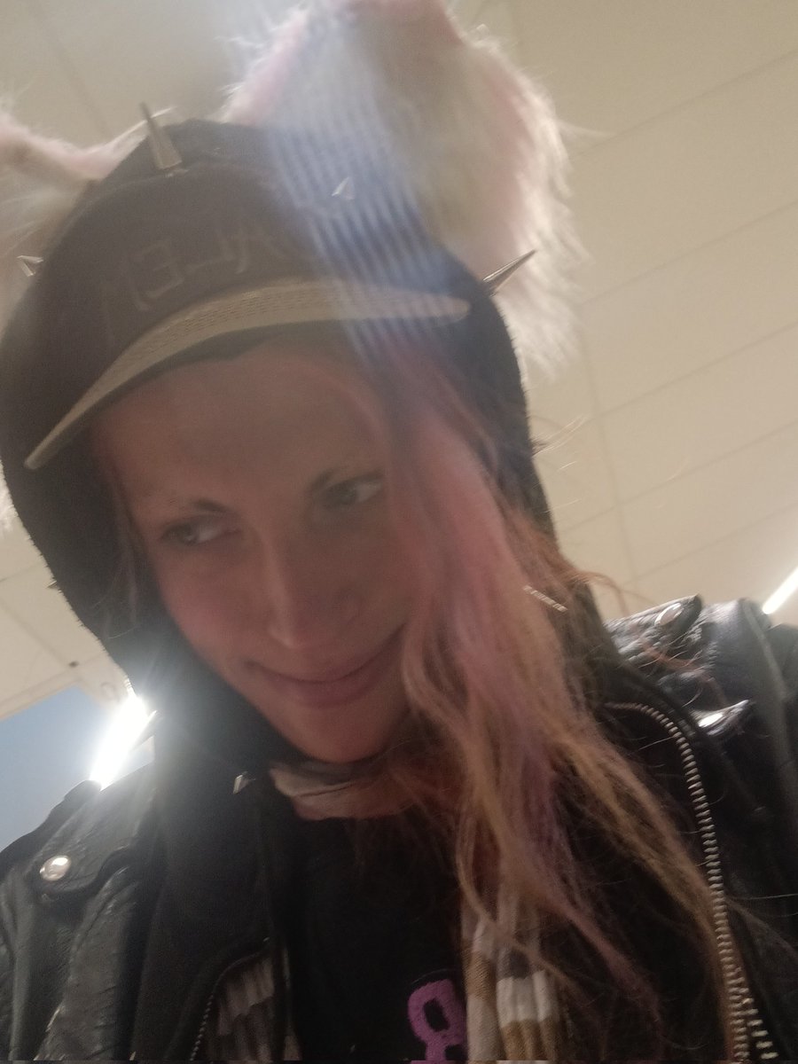 Je rappelle que vous pouvez tjrs aider cette mimi meuf à manger et ptt même à enfin se racheter des chaussettes, je suis SDF et la pluie m'empêche d'aller faire la manche
Et si tu peux pas donner hésites pas à partager
paypal.me/GarbageRacoon25