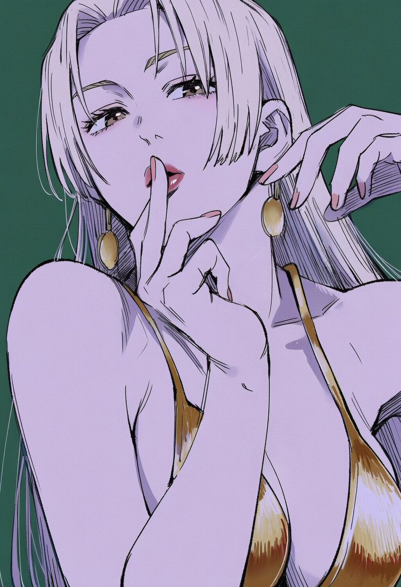 Yuki Tsukumo in a golden bikini.
Absolute queen.