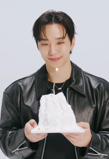 2PM」#ジュノ、あたたかい笑顔でハッピーバースデー…「STUNNING LEE