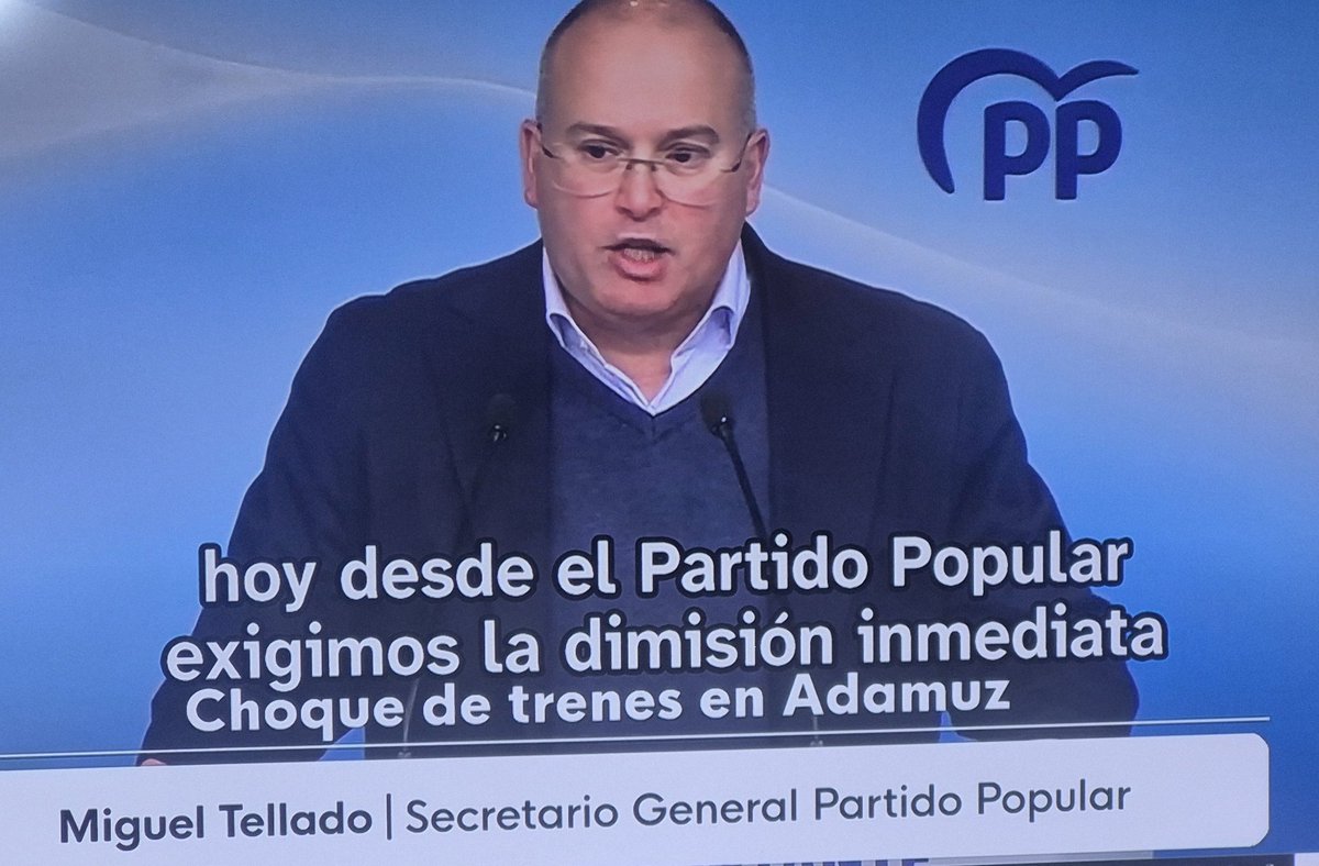 FelixLopez_Rey's tweet photo. Tellado exige la dimisión de Mazón
por estar en el Ventorro cuando descarriló el tren en Adamuz.

(*) La desfachatez de este tipejo insultón merece un poco de ironía. https://t.co/R4nbSLQKmg