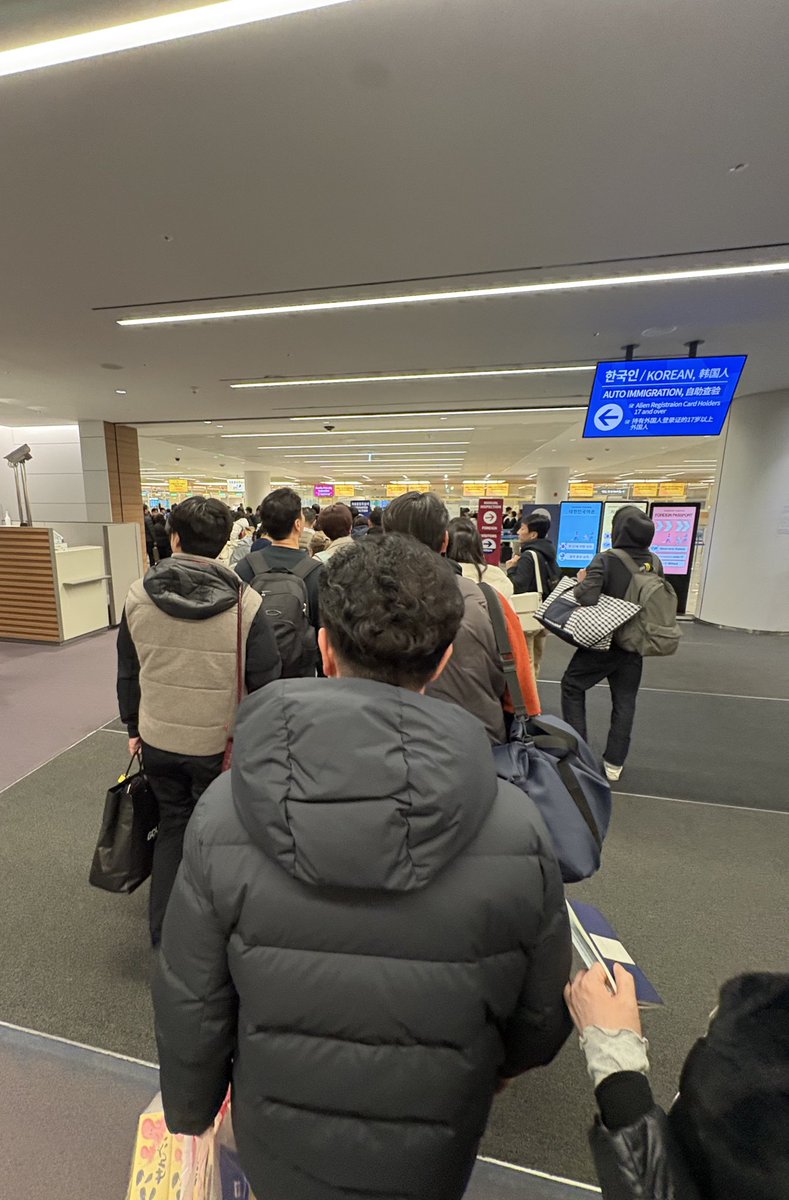 아니 ㅈㅅ한데 이거 뭐임?코스피 오천 찍엇다고 다들 주식 대박나셧나?뭐임이거나집에언제가라고