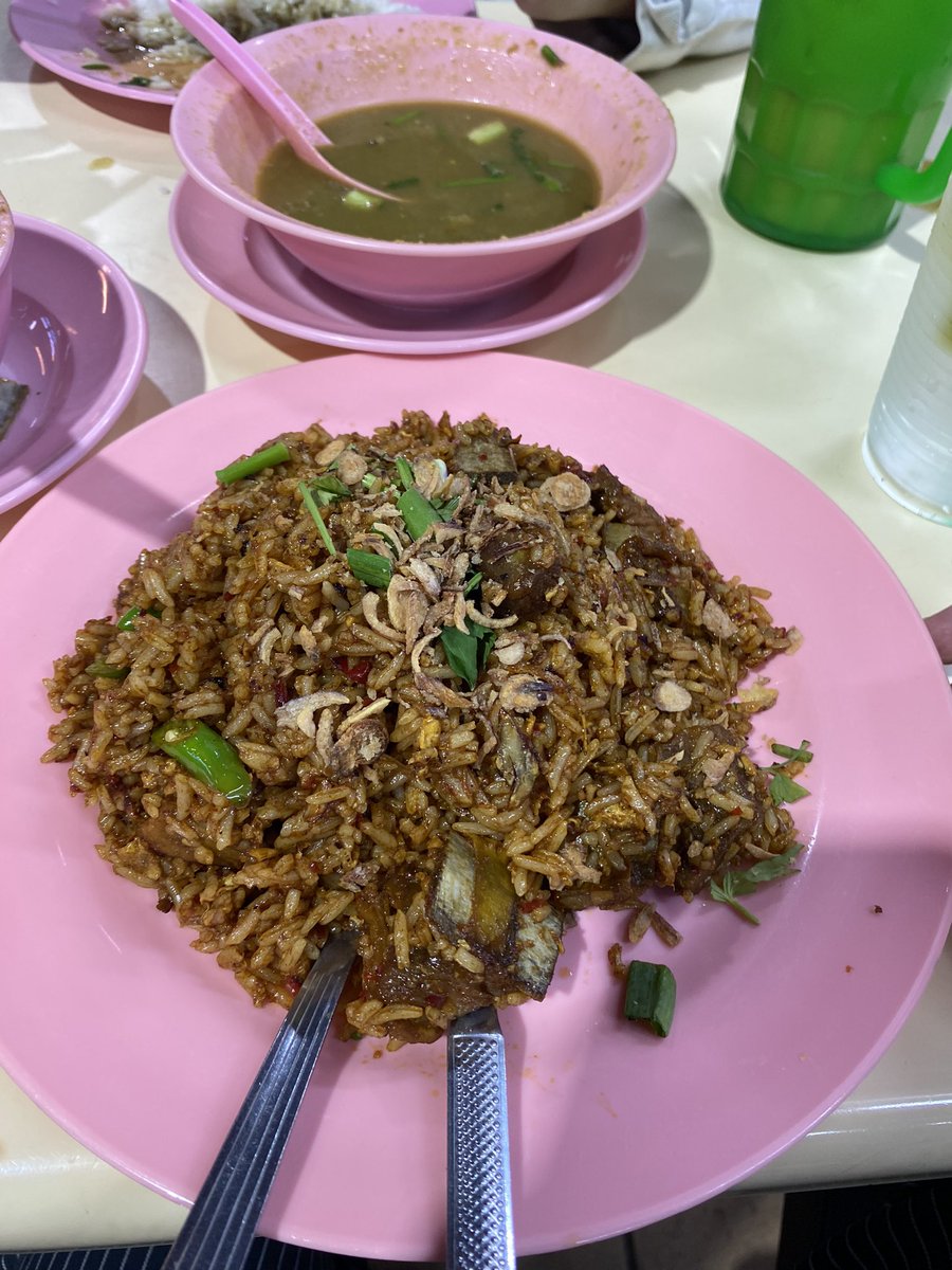 ButterAlways92's tweet photo. Some elite nasi goreng and sup kambing. Medan Selera 223. https://t.co/1aogY8HspO