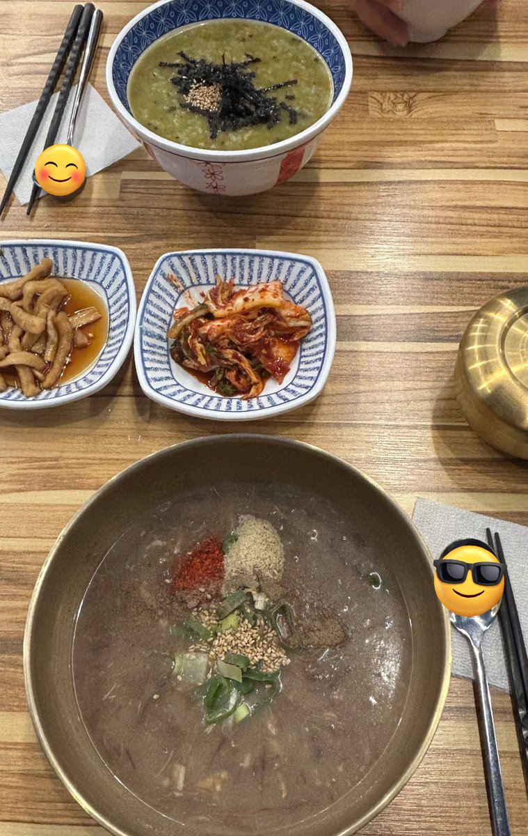 qpxxdp's tweet photo. 📍한림칼국수 제주함덕점
간단하게 아침 메뉴 찾다가 발견한 곳! 보말죽이랑 고사리육개장 먹었는데 한끼 먹기에는 나쁘지 않은듯!

📍귤메달하우스
탑동 쪽에 있음! 주스 샘플러 맛있어보였는데 시간이 없어서 못 먹은 게 아쉽🥲사탕이라도 사왔는데 맛있음!! 하나에 삼천원이라 선물로도 좋을듯👍 https://t.co/YMT4TetO6F