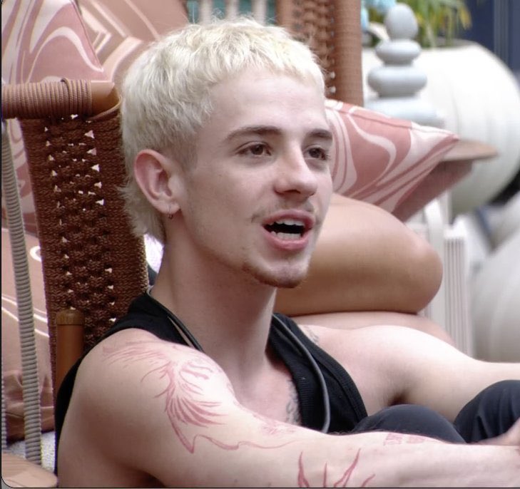 haysb95's tweet image. Juliano disse que a Milena vai ser embaixadora da CIF, porque ela entende muito de limpeza. 

O LOIRINHO pode falar isso.. mas imagina se fosse o Matheus?

#BBB26 #BBB