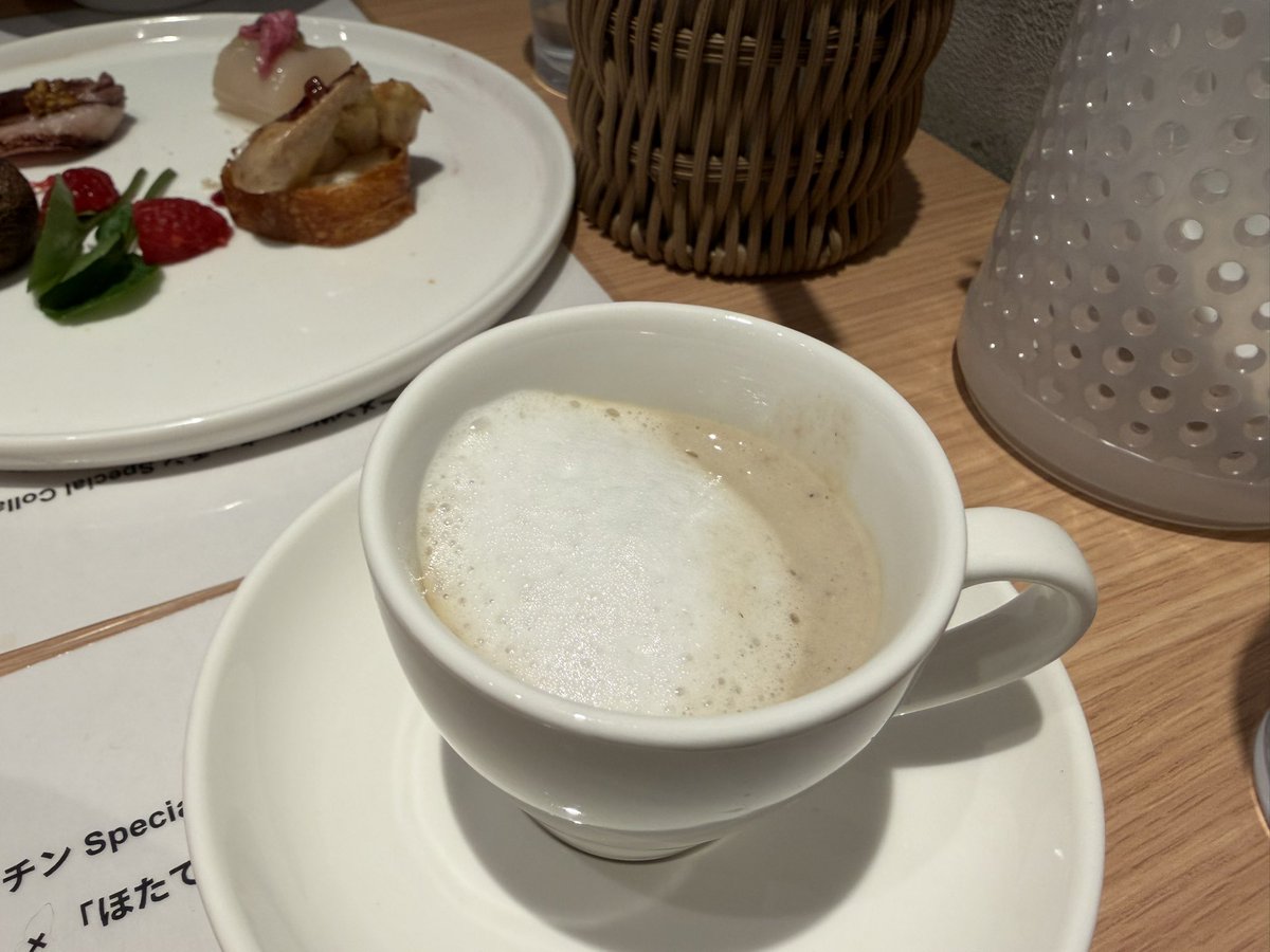 imakita's tweet image. 相良茉優さんが一日店長予定だったほたて日和さん、せっかくなので食べに行かせて貰いました。
前菜からラーメンは勿論ポタージュまで本当に美味しくて大満足！語彙力不足でまともな評が出てこない
一日店長リベンジ待ってます！及川さんもお忙しい中ありがとうございました！
#ラーメンWalkerキッチン