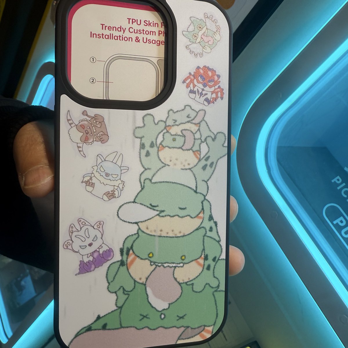 ZTDF6's tweet image. 人妻とスマホケースデザイン対決
やっぱ人妻つよい
@syakepon_ 100%  ！！！