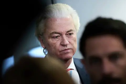 🇪🇺🇳🇱 Geert Wilders, a major Trump ally, lost half his seats in the last election. This week his party lost another 7 MPs. They walked! Collapse in real time