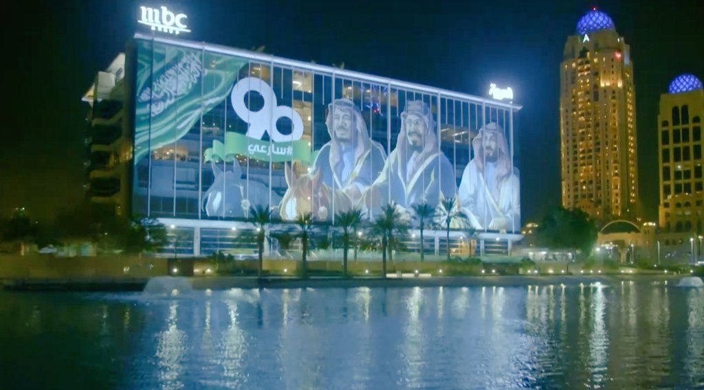 يحثّون مذيعي قنوات العربية والحدث و ام بي سي، المنتقدين لسياسات أبوظبي، على "حفظ الخبز والملح" بحجة أنهم أقاموا سابقاً في الإمارات. وردي يتكوّن من ثلاث نقاط:

أولاً: الإمارات هي من يفترض بها "حفظ الخبز والملح"، لأن هؤلاء المذيعين والمذيعات الكرام كانوا يضخّون أموالهم، القادمة من