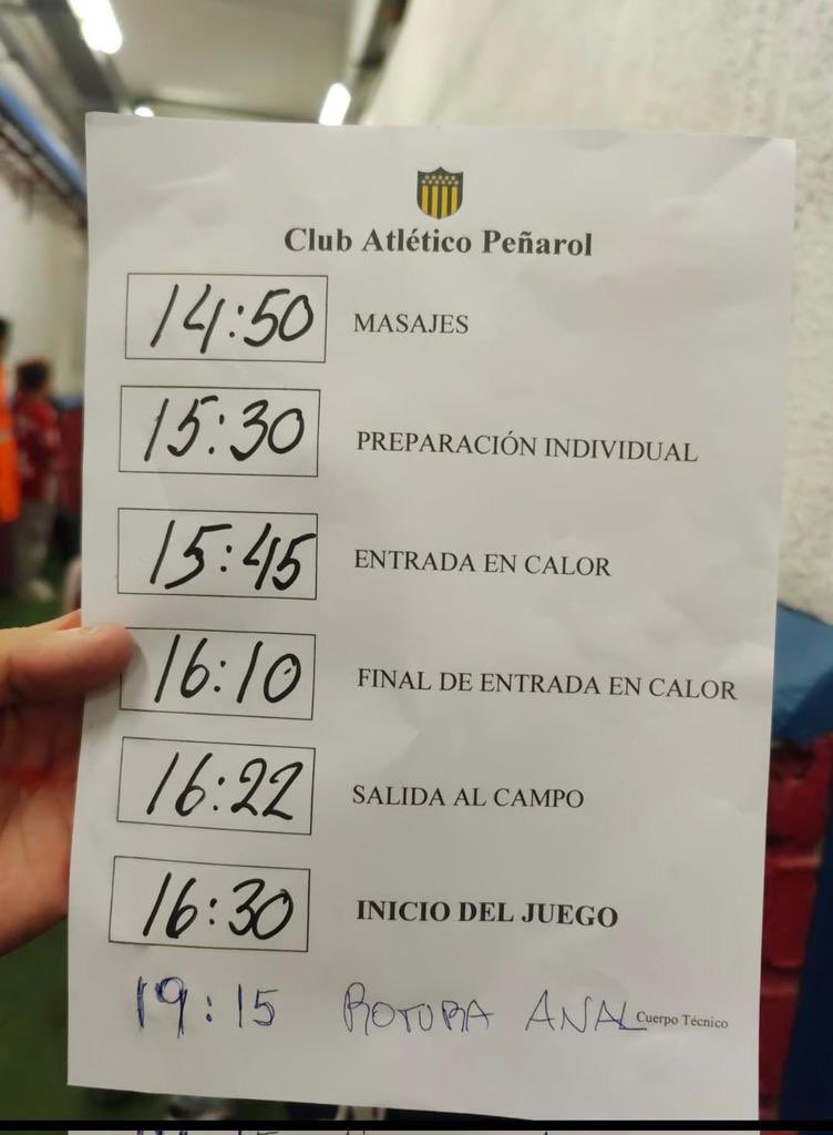 desdelacosta_'s tweet image. Que largoooo es este verano tuvieron que tirar las remeras que habían mandado  a imprimir con el clásico del siglo 😆🥛🥛