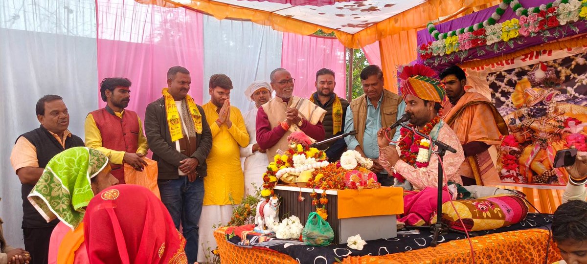 MukeshTandonBJP's tweet photo. ग्राम चाठोली में पंडित श्री राजकुमार शास्त्री जी के मुखारविंद से चल रही श्रीमदभागवत कथा में पहुंचकर धर्मलाभ लिया

@blsanthosh https://t.co/zaVdR8YwsI
