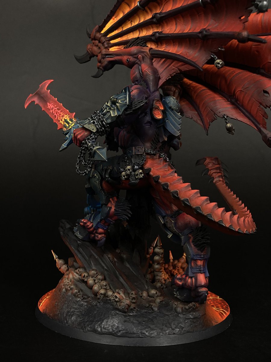 wh_chikyudobase's tweet image. Angron – Daemon Primarch of Khorne ついに完成ッ！！
総魔長アングロン　地獄の業火に照らされて今復活！
OSLの勉強として溶岩と光の表現をしっかり描きこんでみました
筋肉の隆起をペイントするのが楽しすぎるのでぜひ作ってみてね！
#ウォーハンマー
#warhammer
#地球堂模型