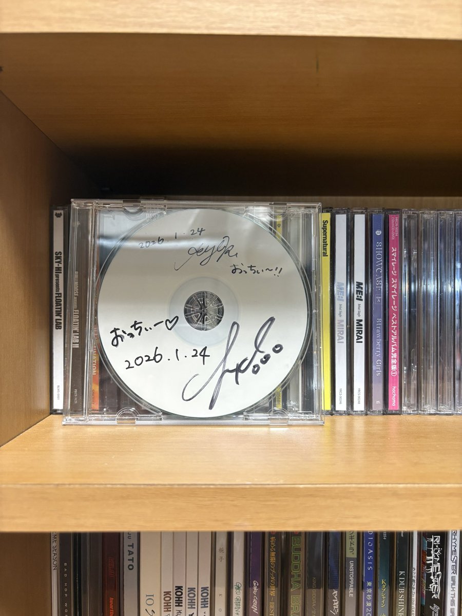 友達の個展行ったり友達のライブ行ったりするとマジで色々なモチベ上がる。
みんな頑張ってるから俺も自分にしかできないことを見つけて頑張ろうって思えて本当に有難い。
仕事もプライベートも自分を見失わないようにしよう