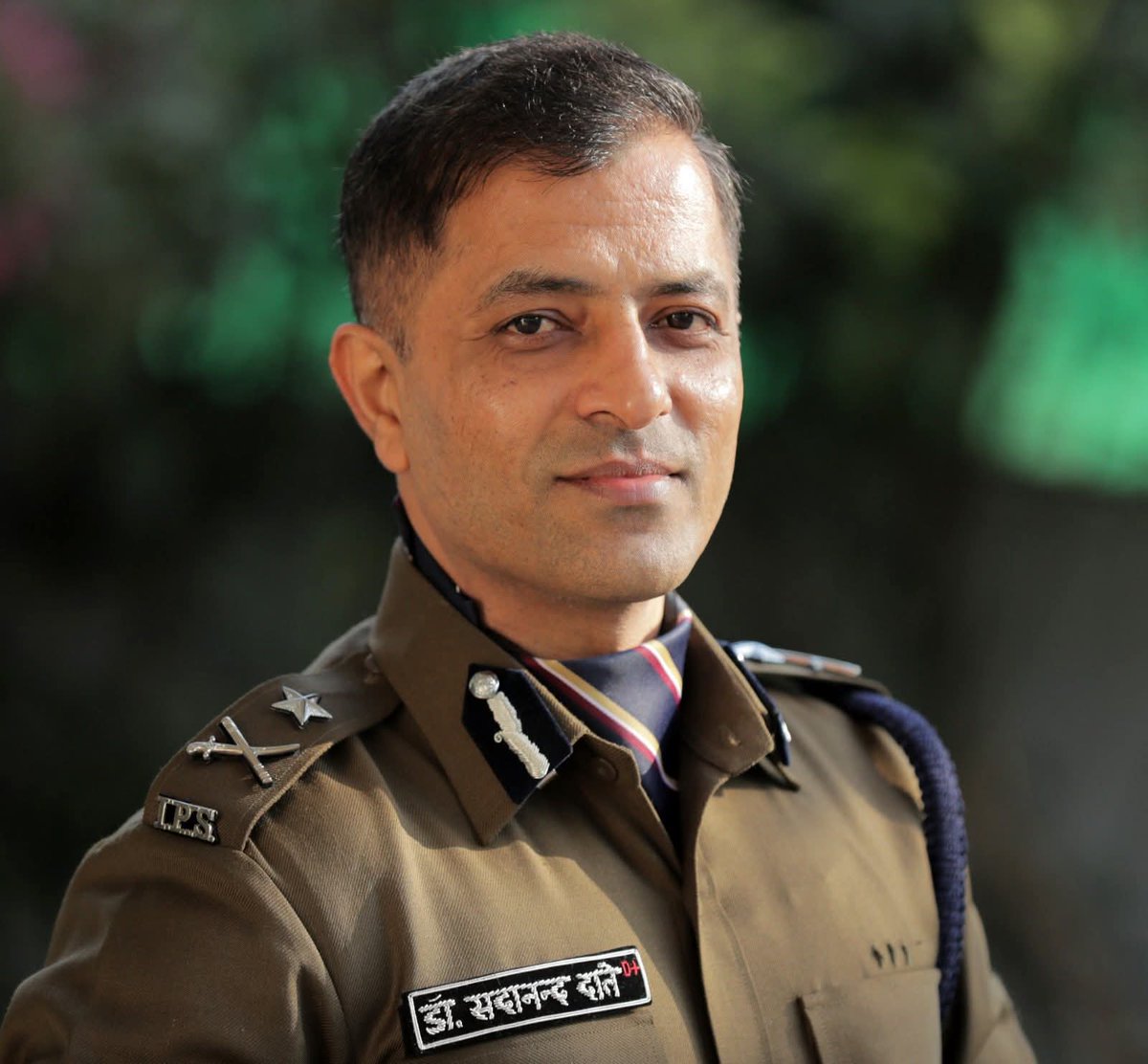 Shantanu_bisht_'s tweet photo. केंद्रीय प्रतिनियुक्ति पर CBI में 7 वर्ष बेहतरीन कार्य करने पर उत्तराखंड कैडर के IPS अधिकारी IG सदानंद दाते को भी इस बार राष्ट्रपति विशिष्ट सेवा पुलिस पदक से सम्मानित किया गया है। बता दें कि उनका नाम CBI कोटे से भेजा गया था। https://t.co/e5tjFv05Yy