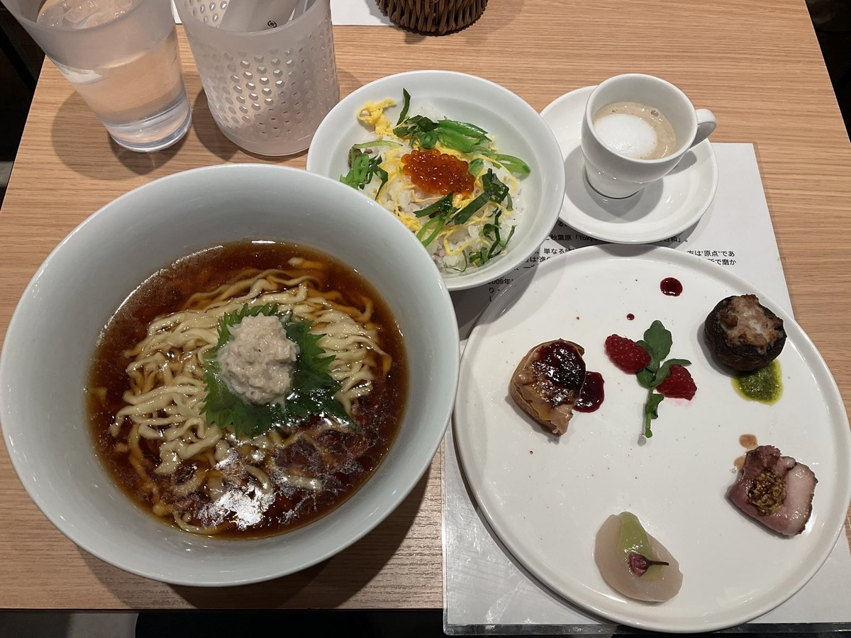 RIto0219's tweet image. 「ラーメンWalkerキッチン(ほたて日和×麺屋33)」@東所沢(埼玉県所沢市)
『濃厚鴨だし帆立香る中華そば＋アミューズプレート＋桜ご飯のちらしVer.さくらタウン＋デザート』

めちゃくちゃ美味しかったです。