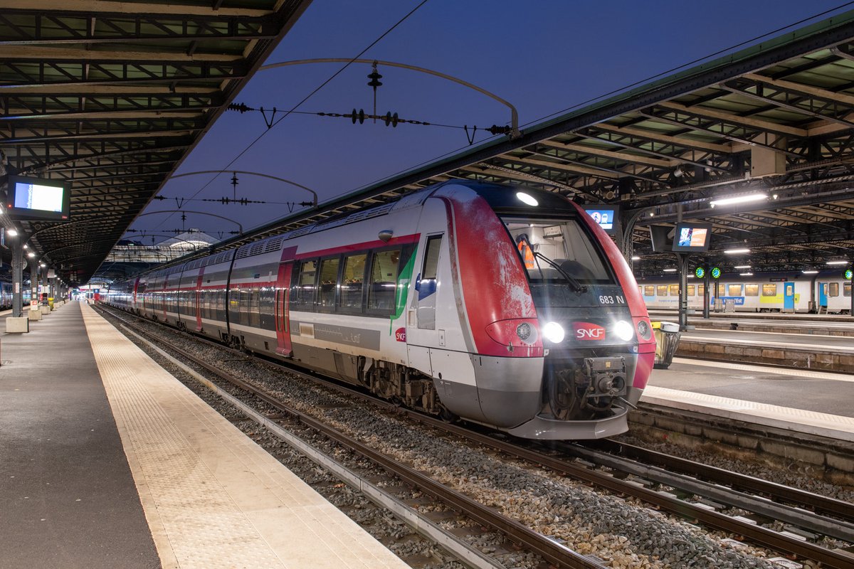 trainsenvoyage's tweet photo. Une triplette de BGC patiente en Gare de l'Est après avoir assuré le train PUMO La Ferté Milon 06h23 - Paris-Est 07h24. L'ensemble va être remisé pour la journée, par la marche n° 795683 Paris-Est - Noisy-le-Sec (lundi 12 janvier 2026 à 08h00).
#b82500 #transpotting #transilien https://t.co/5mmOCxjDcp