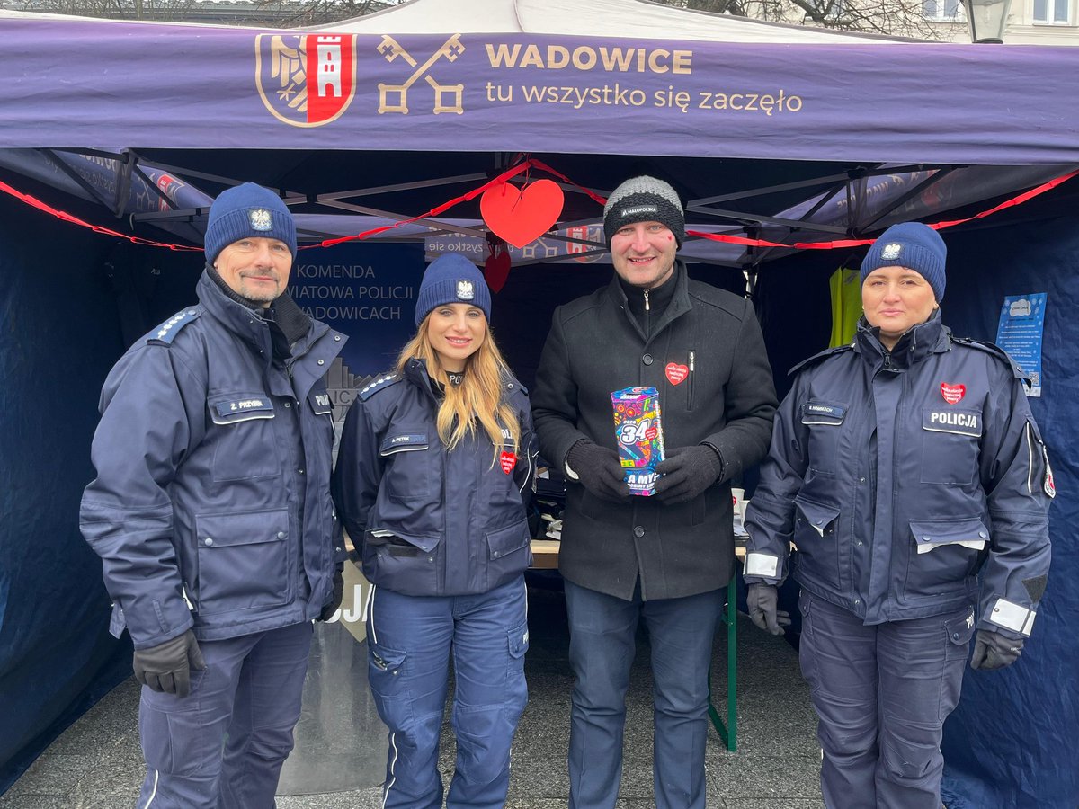SebastianMlak's tweet photo. ❤️ Jak co roku gramy z sercem, całym sercem❤️
#WOŚP #WOŚP2026 #WADOWICE #POWIATWADOWICKI #SieMa #GramyRazem #Gramy #Pomagamy #PomaganieJestFajne #RazemMożemyWięcej https://t.co/CUUWLucMFm