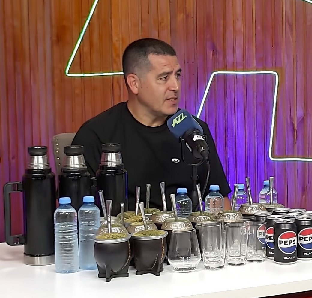 <a href="/notnehuen/">nehuén.</a> Riquelme:
"Tiene jugo de pomelo?"