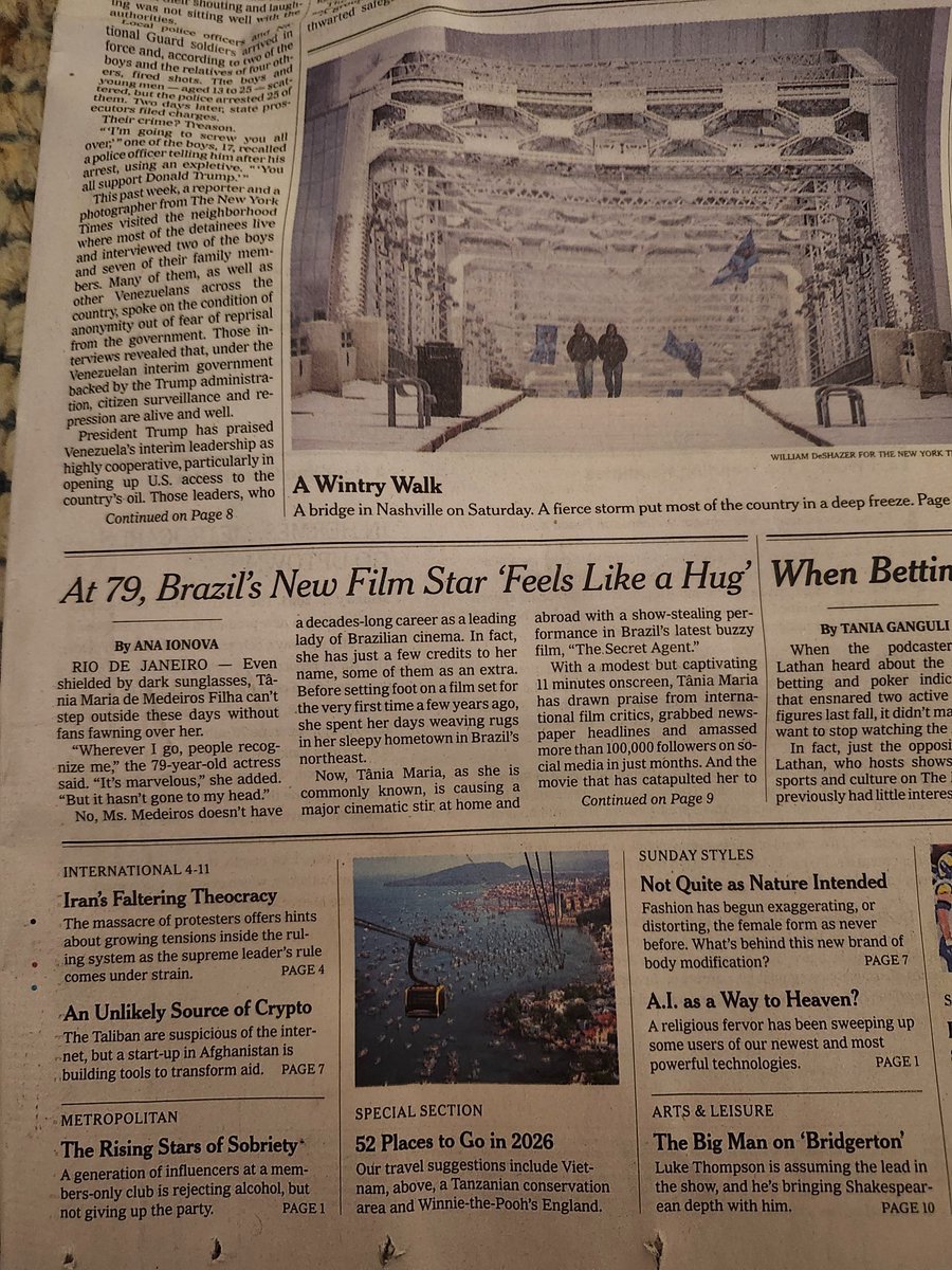 gugachacra's tweet image. Reportagem sobre a Tania Maria, que interpreta a Dona Sebastiana no filme O Agente Secreto, na capa da edição impressa deste Domingo do NYTIMES, além de meia página interna