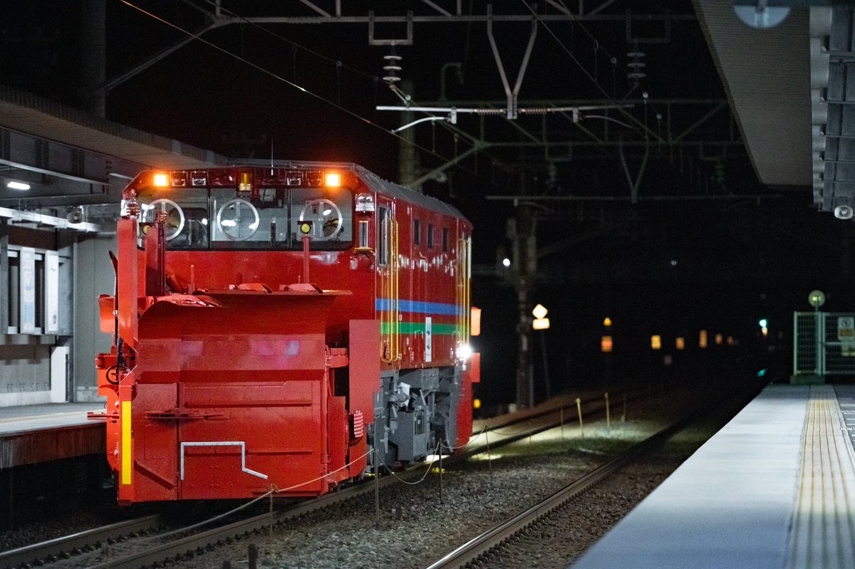 初号機に魅せられる。

〈あいの風とやま鉄道〉
   ENR-1000  1号機