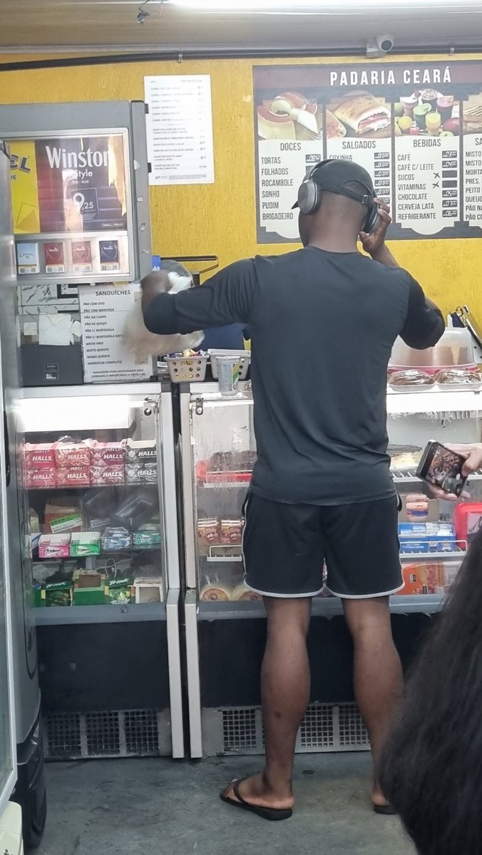 E esse carinha da padaria, o cara é lindo!!! 🥰