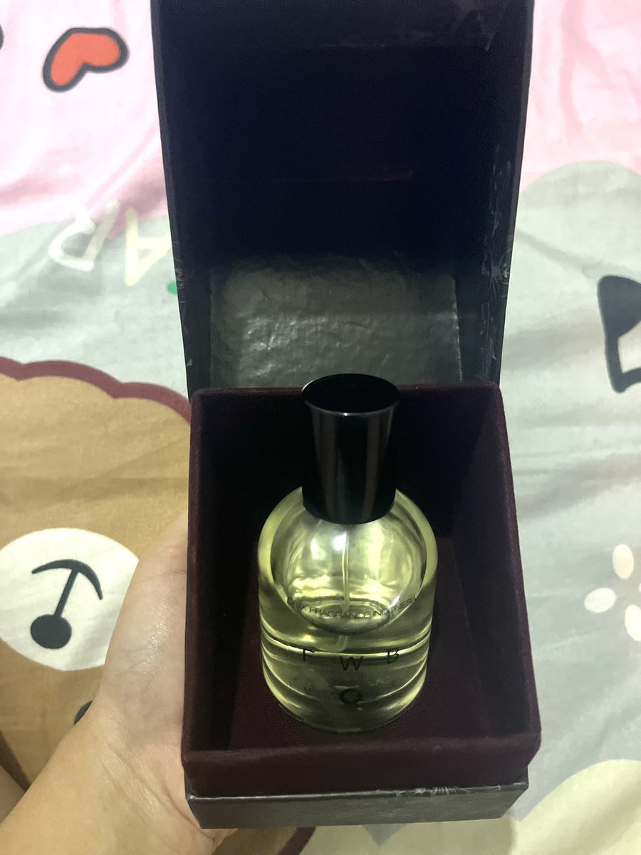 urrrheaven's tweet photo. WTS Parfum Onix FWB isi masih 95% baru 3x semprot aja, mau dijual karena salah beli variant🥲 plis pecinta onix FWB merapat

Beli di ofc store OHSOME
angkut harga 100k aja gapapa gais daripada nganggur

dom bekasi, mau cod/anter paket gas ajaaaa

#wts #onix #onixfwb #preloved https://t.co/xlmDnaEQDs