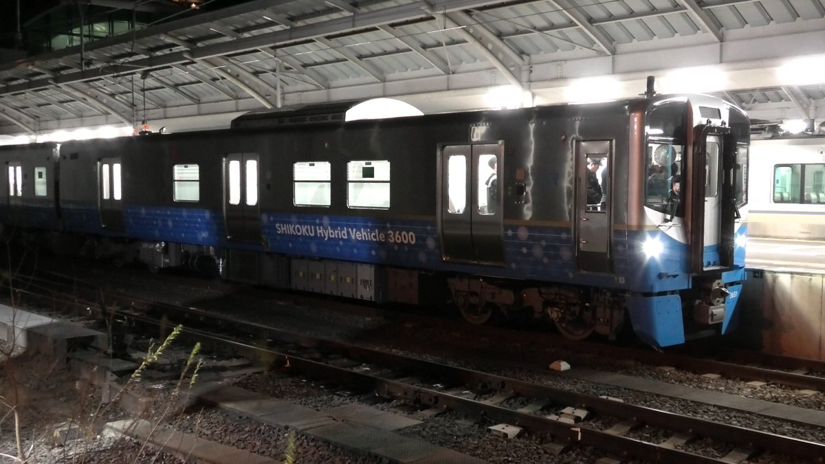 mh13613's tweet photo. JR四国 3600系 試運転！
#JR四国 #3600系 #新型ハイブリッド車 #試運転 #走行 #習熟 https://t.co/lAjGgmdEZA