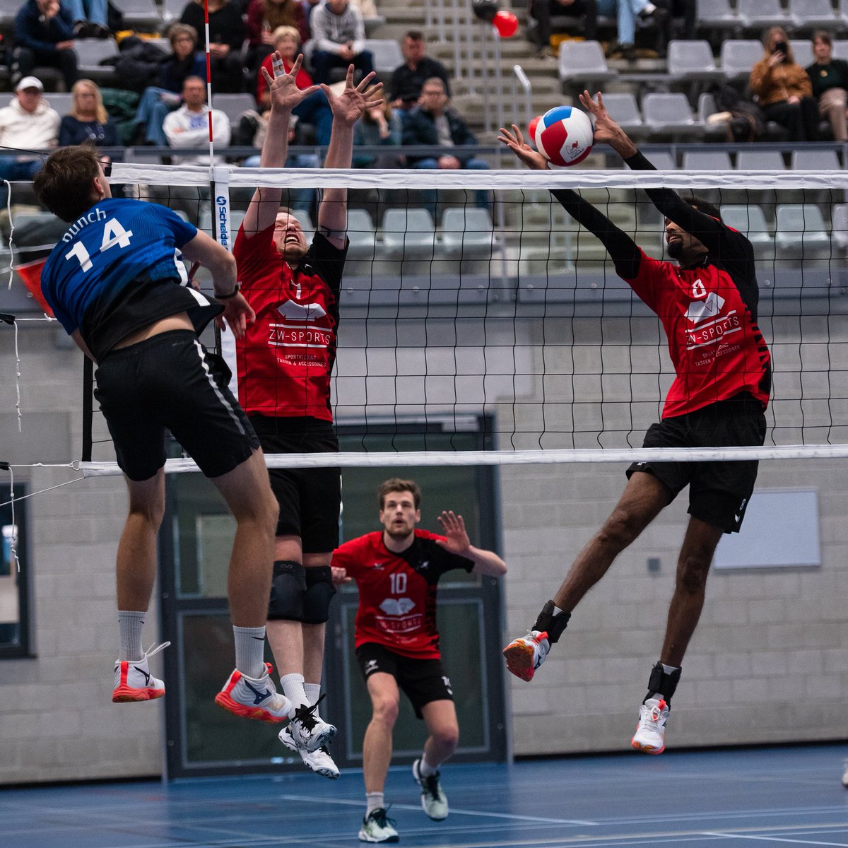 Na een spannende vierde set kon Kalinko H1 een 3-1 zege tegen Punch aan de resultaten van dit seizoen toevoegen. Lees hun verslag nu op VoV. 
vizieropvolleybal.nl/kalinko-h1-1-w…