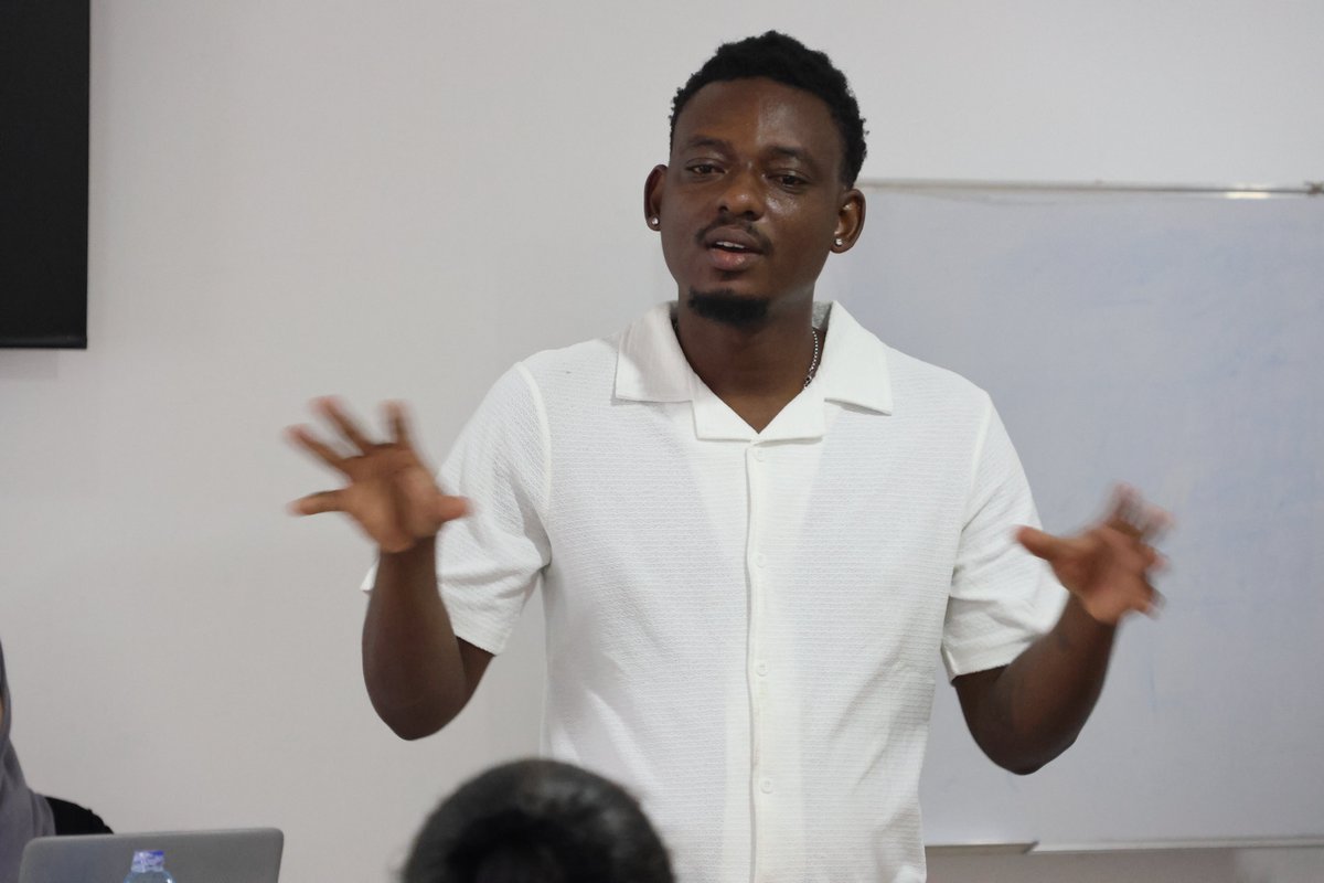 21way1's tweet image. 🌍 Creativity Meets Context | Mwanamke Imara Mentorship 🕊️

Grateful to facilitate a #MwanamkeImara mentorship session using creative context analysis tools, enabling women in security and justice spaces to unpack community violent extremism dynamics, understand shifting…