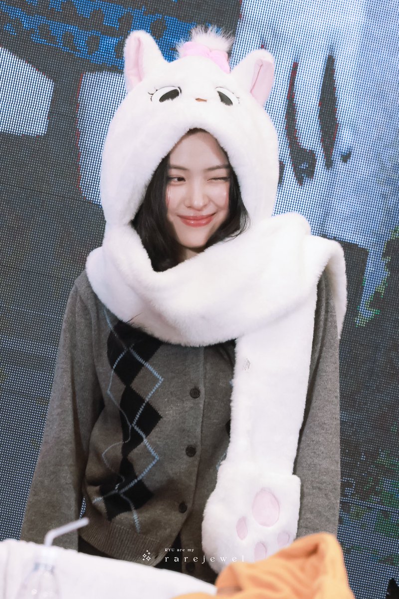 RareJewel_417's tweet image. 260124 메이크스타 선전 

🐱고양이 버전 원 마리캣 ₌᳐･֊･₌᳐ ੭

#류진 #RYUJIN
#있지 #ITZY
#ITZY_TNVS