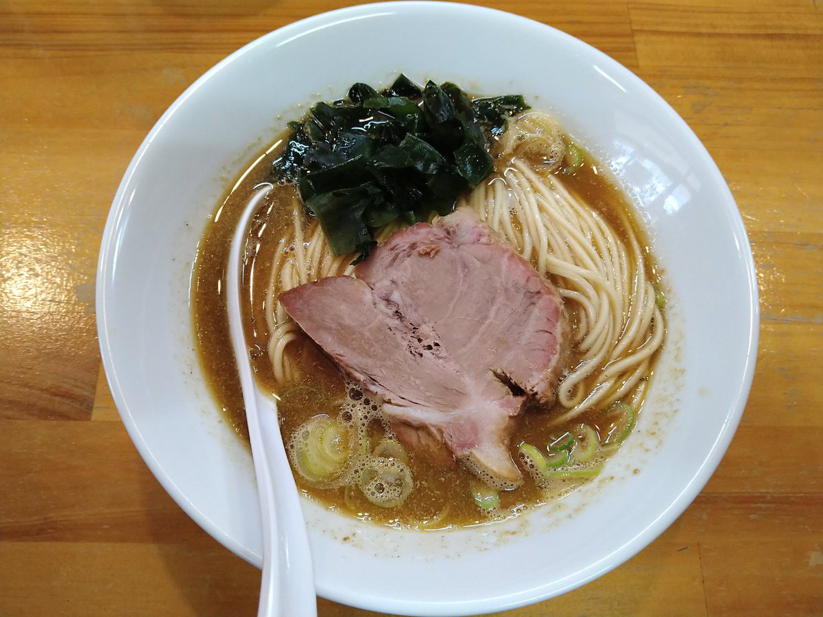 煮干中華ソバ　イチカワ
煮干ソバ＋太麺変更＋和え玉＋生卵
煮干ソバ
食感の良い太麺、多めの麺量でももっと食べたくなる、濃厚な煮干の旨味に負けない力強い麺とのバランスも良く極上の一杯！