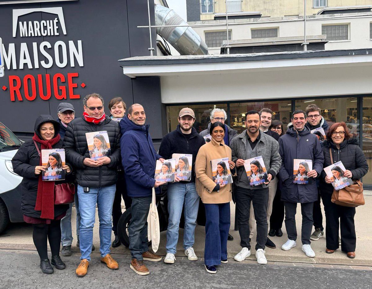 À Meudon ce matin, en équipe, pour échanger directement avec vous. 

Être à vos côtés, tout simplement 🫶
