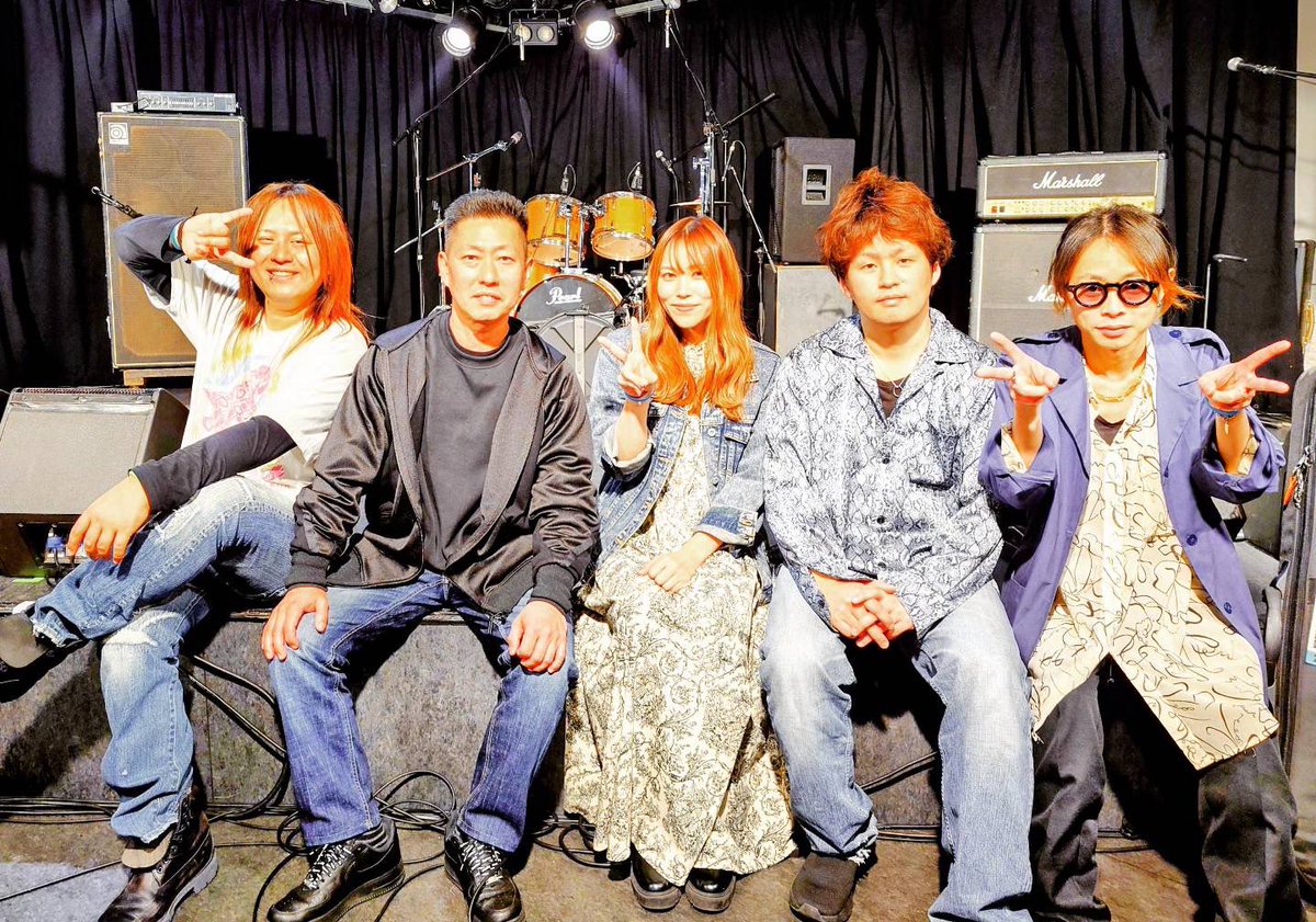 PASTELIVE vol.2 ありがとうございました！最高の夜でした！対バンの皆様、見てくださった皆様、共同主催に誘っていただいたbrotherhoodさん、本当にありがとうございました！
新曲【カウントダウンは15から】いかがでしたでしょうか🥹
次回は2/7！今年もがんばります！！！