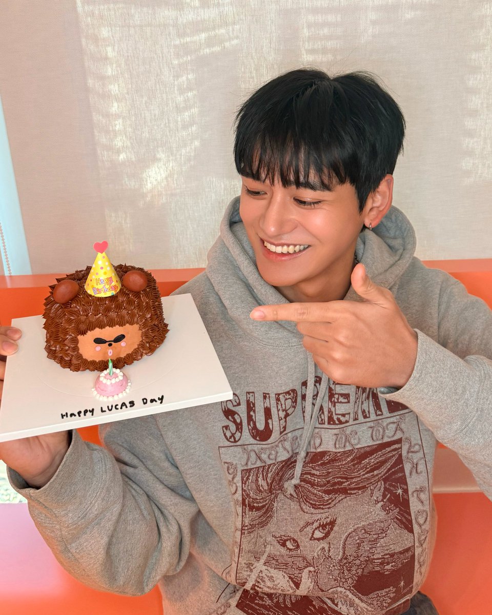 HAPPY LUCAS DAY🦁🎂🎁🥳💛🎉

#ActorLUCASis27
#우리태양루카스생일축하해
#黄旭熙0125生日快乐