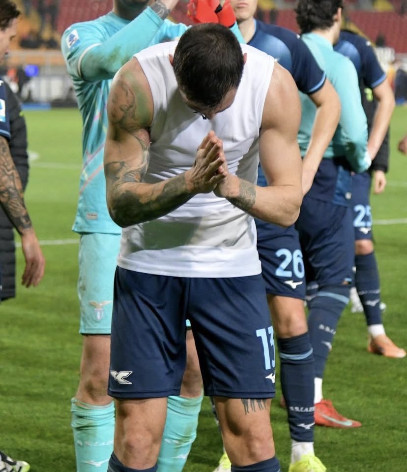 questo inchino al “Lotito pezzo di merda” rimarrà per sempre 

comunque vada, qualunque scelta tu prenderai, sarai per sempre uno di noi. AR13♾️