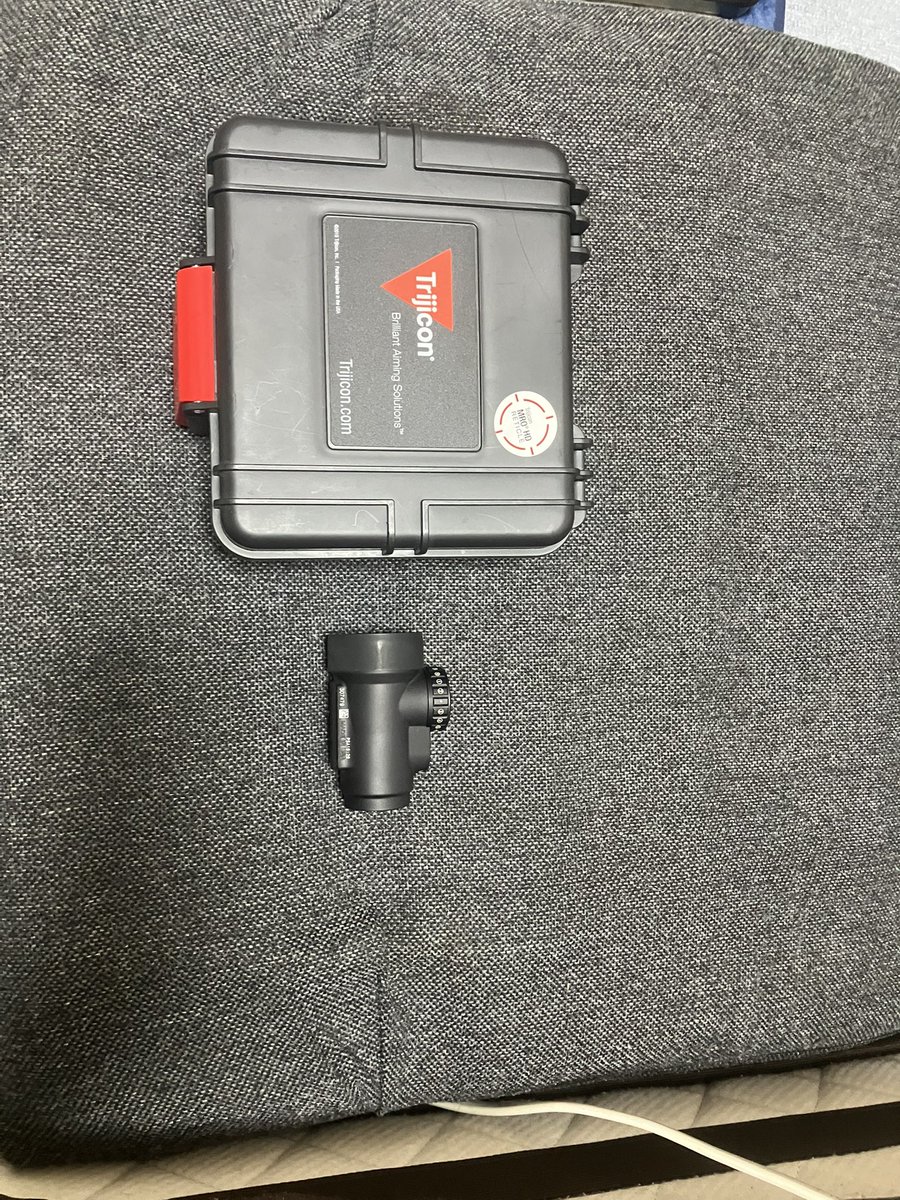 AHOBEL2's tweet image. トリジコン実　MRO HD
マウント無し(+1.5万にてスカラー1.93実追加可)
ワンオーナー
被弾痕なし
4枚目はドットですが、HDのためサークルドットに切り替え可
通常MROよりかなりクリアです。

送別8.5万
FFさん8万
フリマ出品中(フリマでは手数料分乗せてあります)
#ミリタリー物販
#拡散お願いします