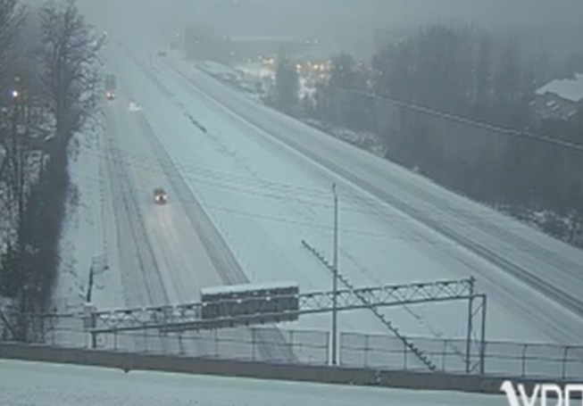 fairfaxcounty's tweet photo. As the sun rises, here's a look at I-66 and I-495. Please stay off the roads and allow plows to remove snow as the storm continues for several more hours. More snow info at our snow guide: https://t.co/sLE57yWQQH https://t.co/so9myvNs6Y