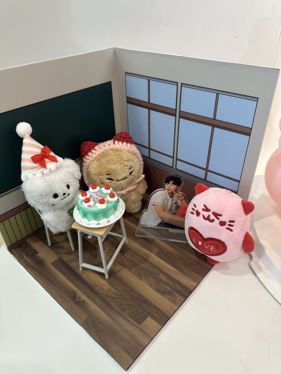 눈웃음스트로 tweet media