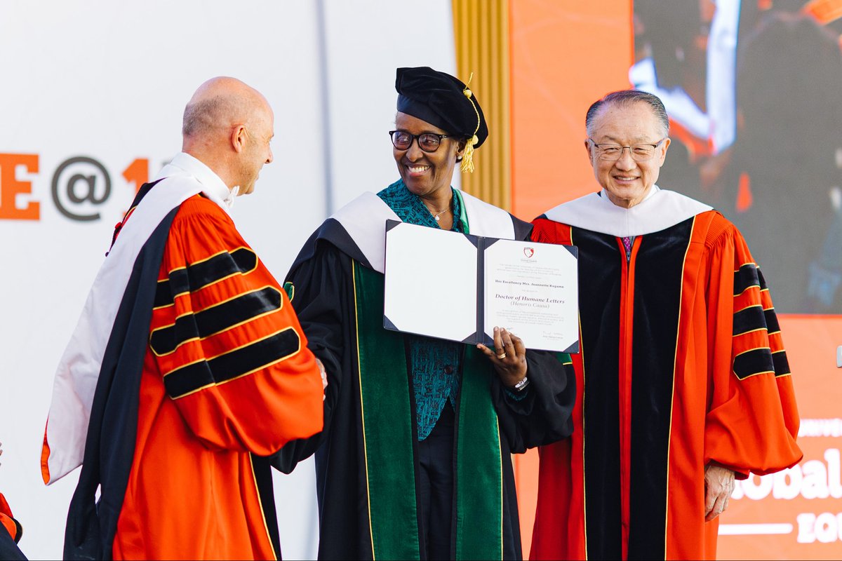 1/2

The First Lady of the Republic of Rwanda, Her Excellency Jeannette Kagame, received an honorary Doctor of Humane Letters (Honoris Causa) for her work in improving healthcare access for vulnerable populations and her commitment to social progress.