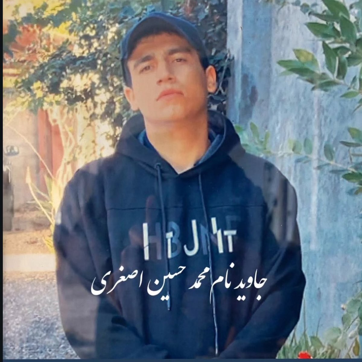 Realneo101's tweet image. دریافتی
محمد حسین اصغری در تاریخ ۱۸ دی در ساوه با تیر مستقیم رژیم خونخوار جمهوری اسلامی کشته شد
فقط ۲۳ سالش بود. لطفا صداش باشید